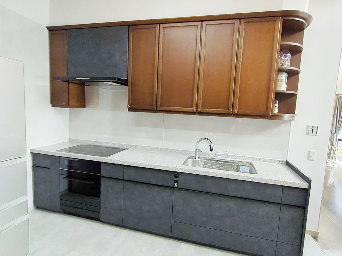 吊戸棚をそのままに、上質キッチンリフォーム